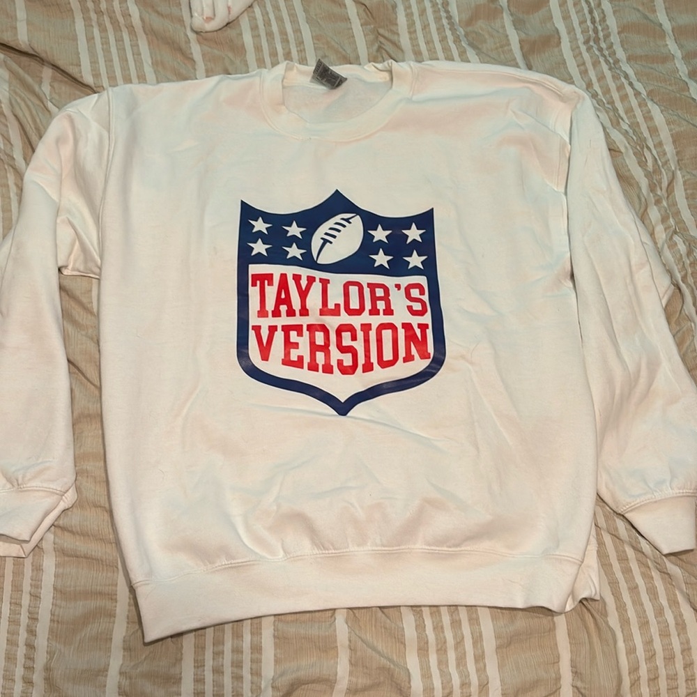 NEVER WORN!!!! TAYLOR’S VERSION SWEATSHIRT